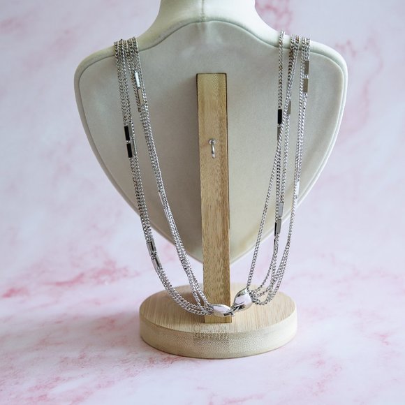 Vintage Monet Multi-link silver toned signed statement necklace - Picture 2 of 4